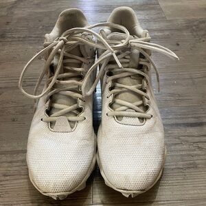 Boys 6.5 Under Armour Football Cleats